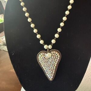 Elegant Pearl and Crystal Heart Necklace